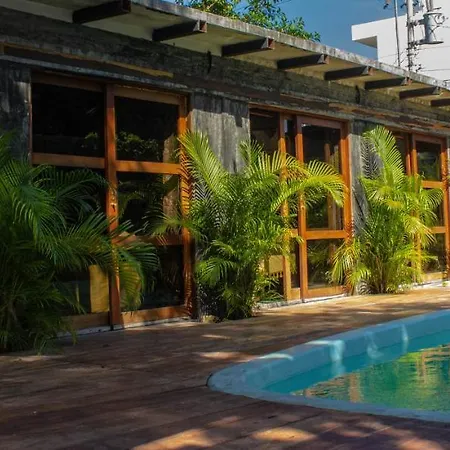 Studio 11 Hotel